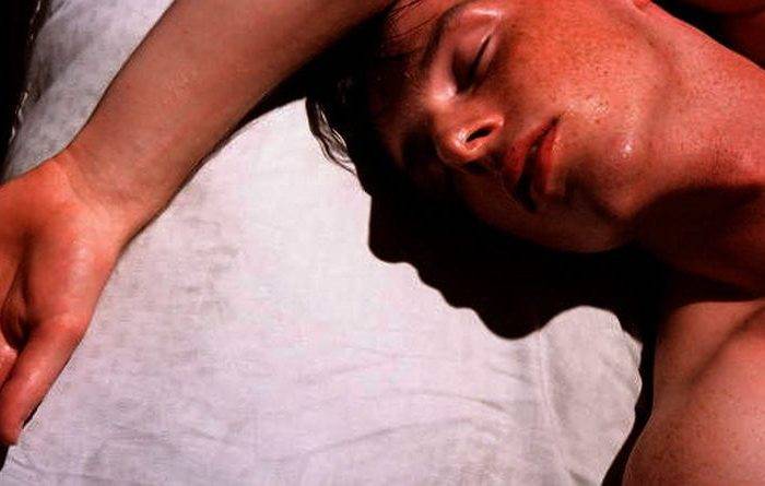 Повышенная потливость по ночам у мужчин во время сна: причины