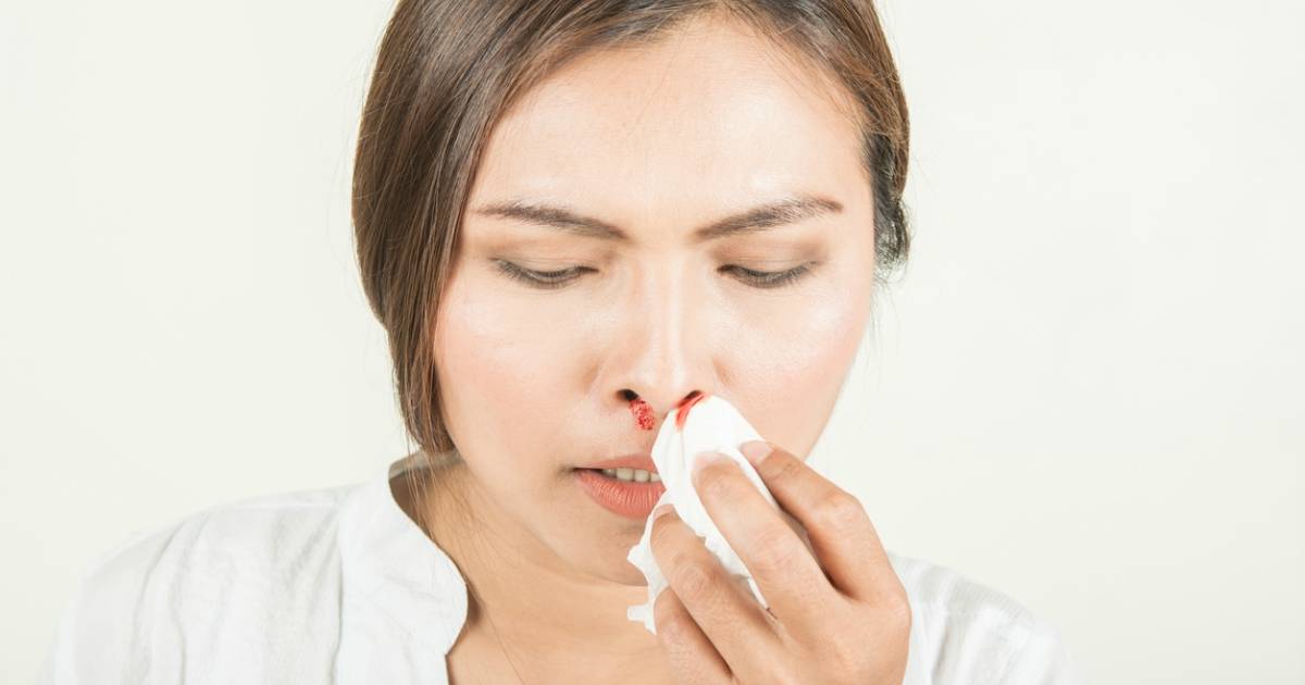 Кровь из носа при сморкании: причины