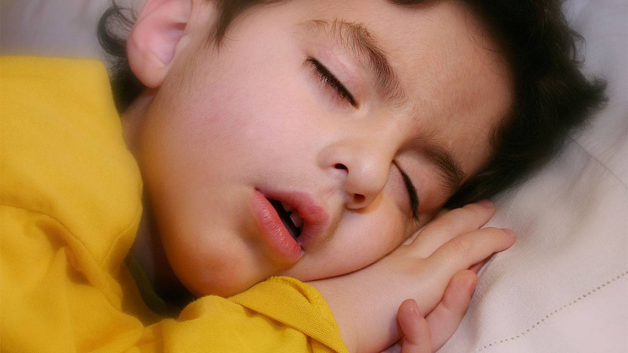 Почему люди разговаривают во сне: причины + способы воздействия
