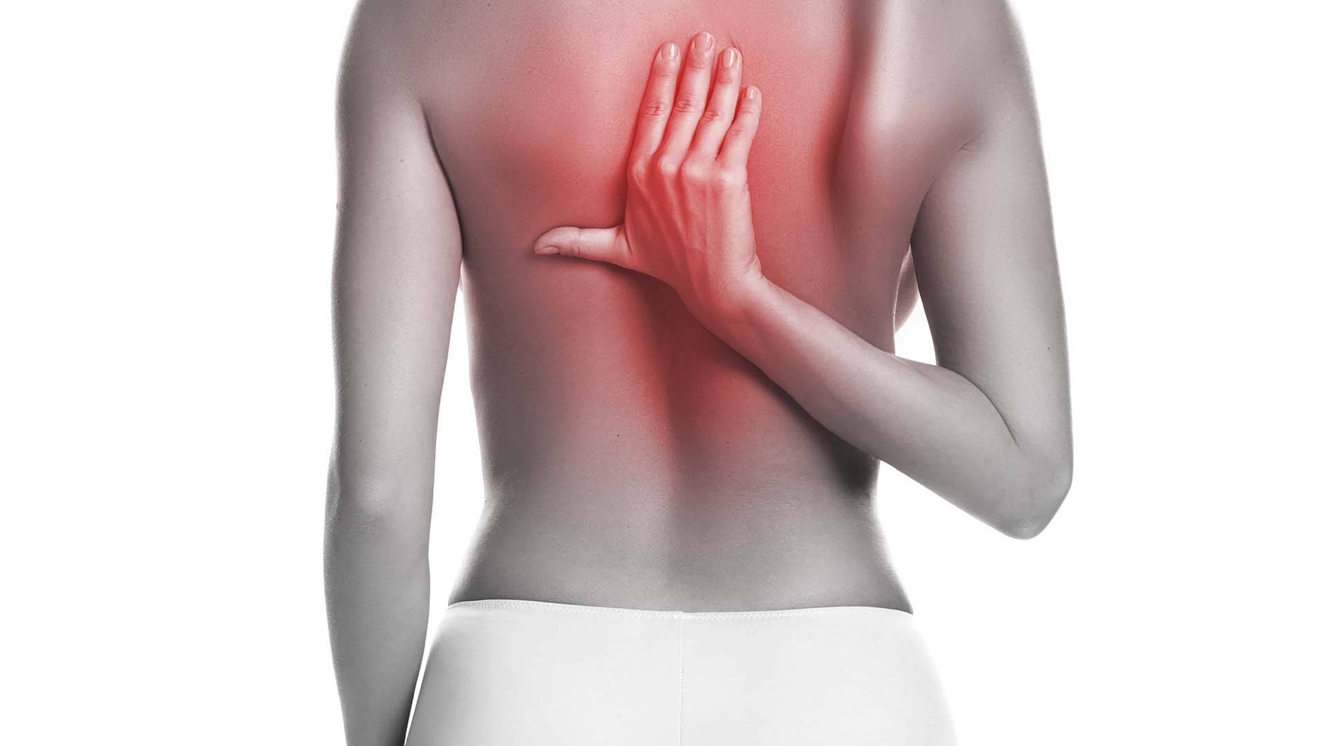 Боль под правой лопаткой сзади со спины — причины и лечение