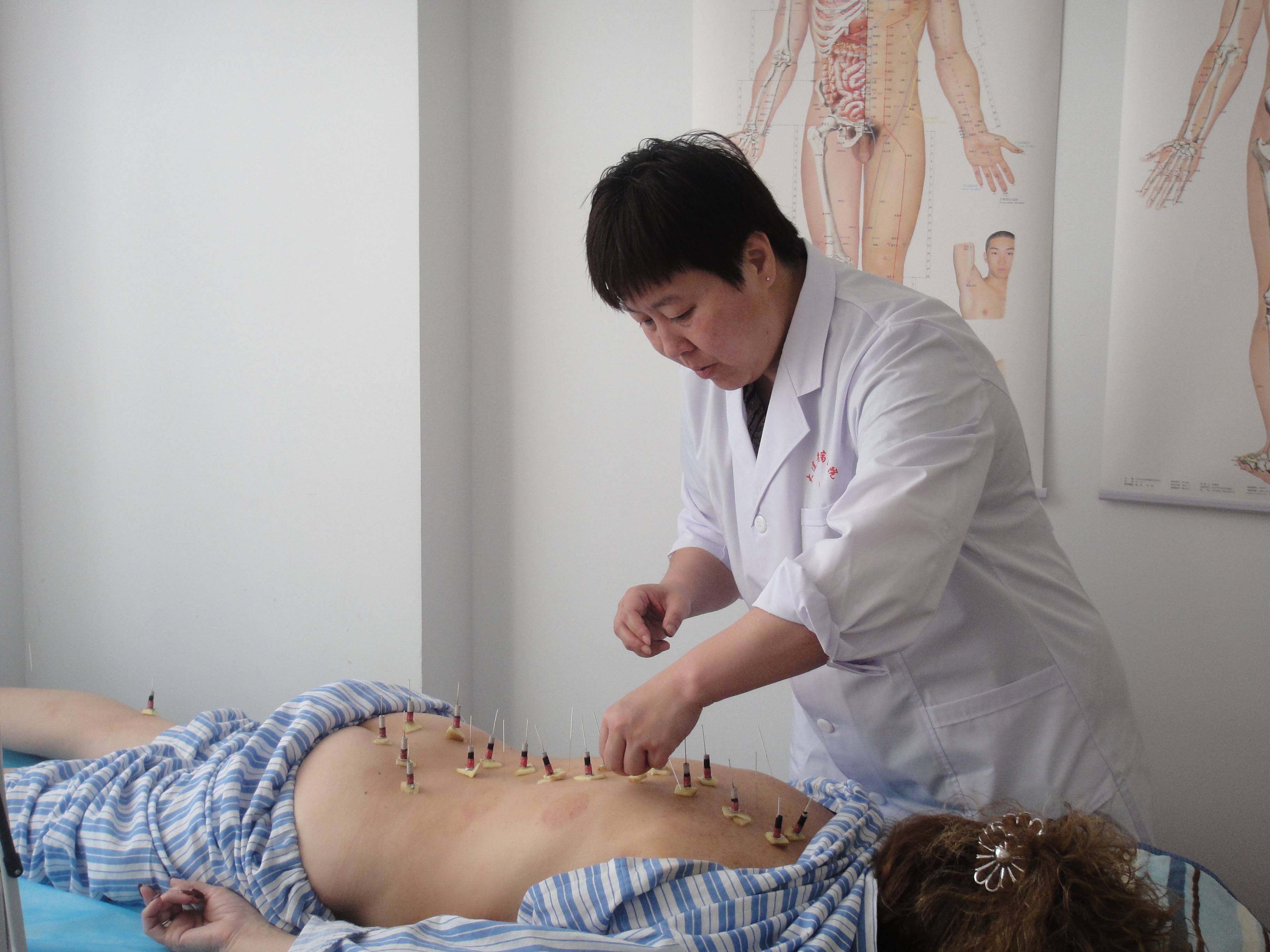 Мануальная терапия сколько сеансов. Традиционная китайская медицина иглоукалывание. Традиционная китайская медицина (ТКМ).