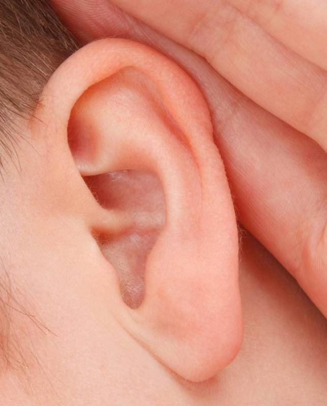 Мокнет за ушами (экзема, золотуха или диатез): причины, симптомы и лечение