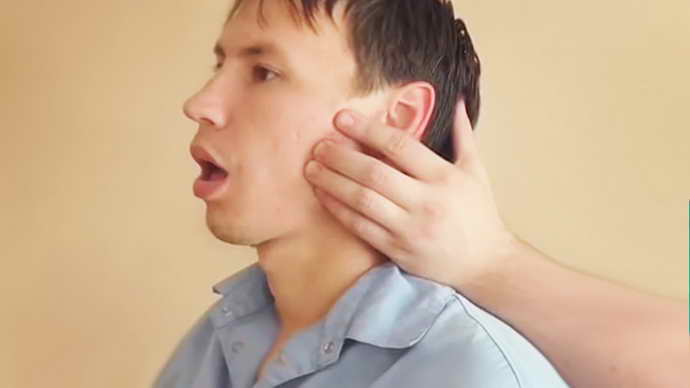 Щелкает челюсть при открытии рта – причины и лечение | medboli.ru