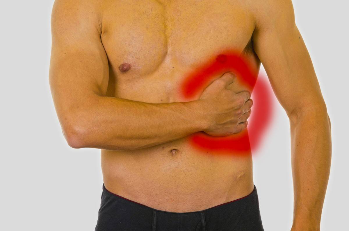 Чем может быть вызвана боль под левой грудью