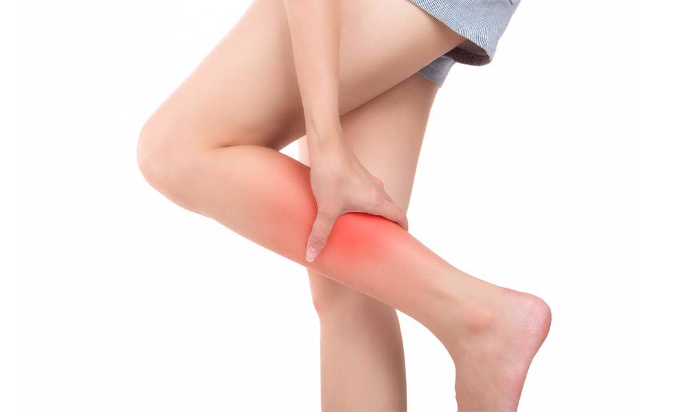 Болят ноги ниже колен у женщин: причины и лечение