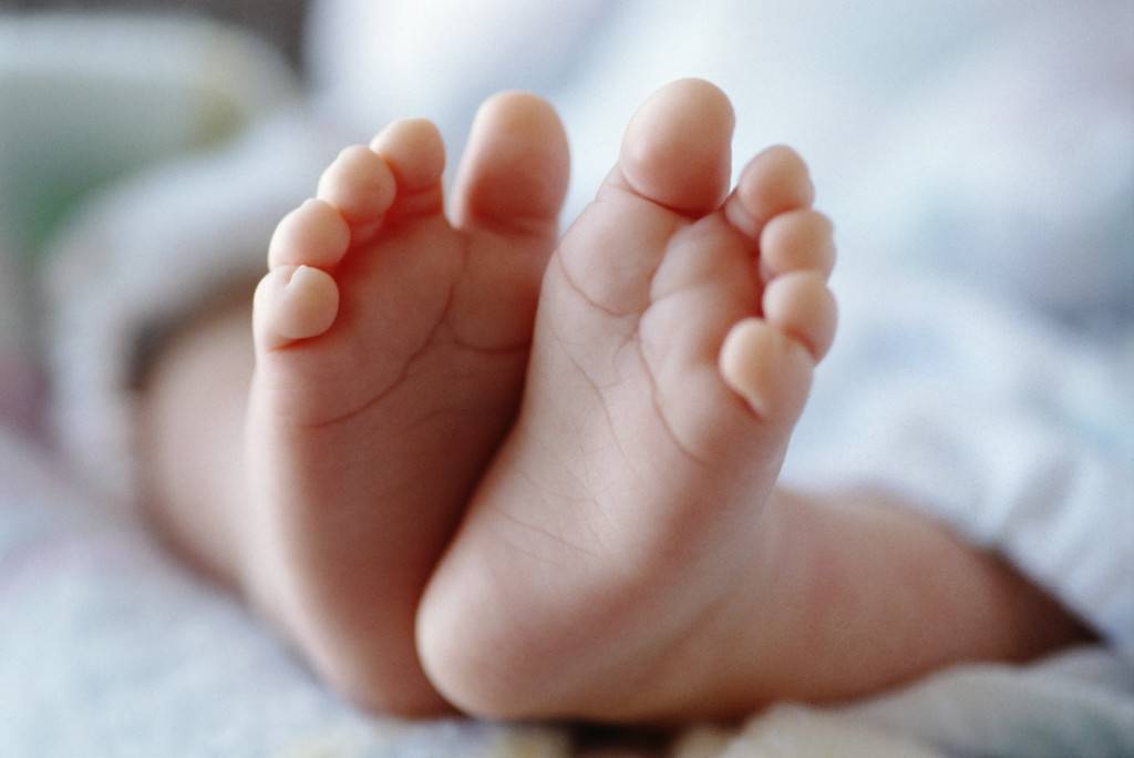 Почему у ребенка потеют ладошки и руки: влажные и мокрые, причины
