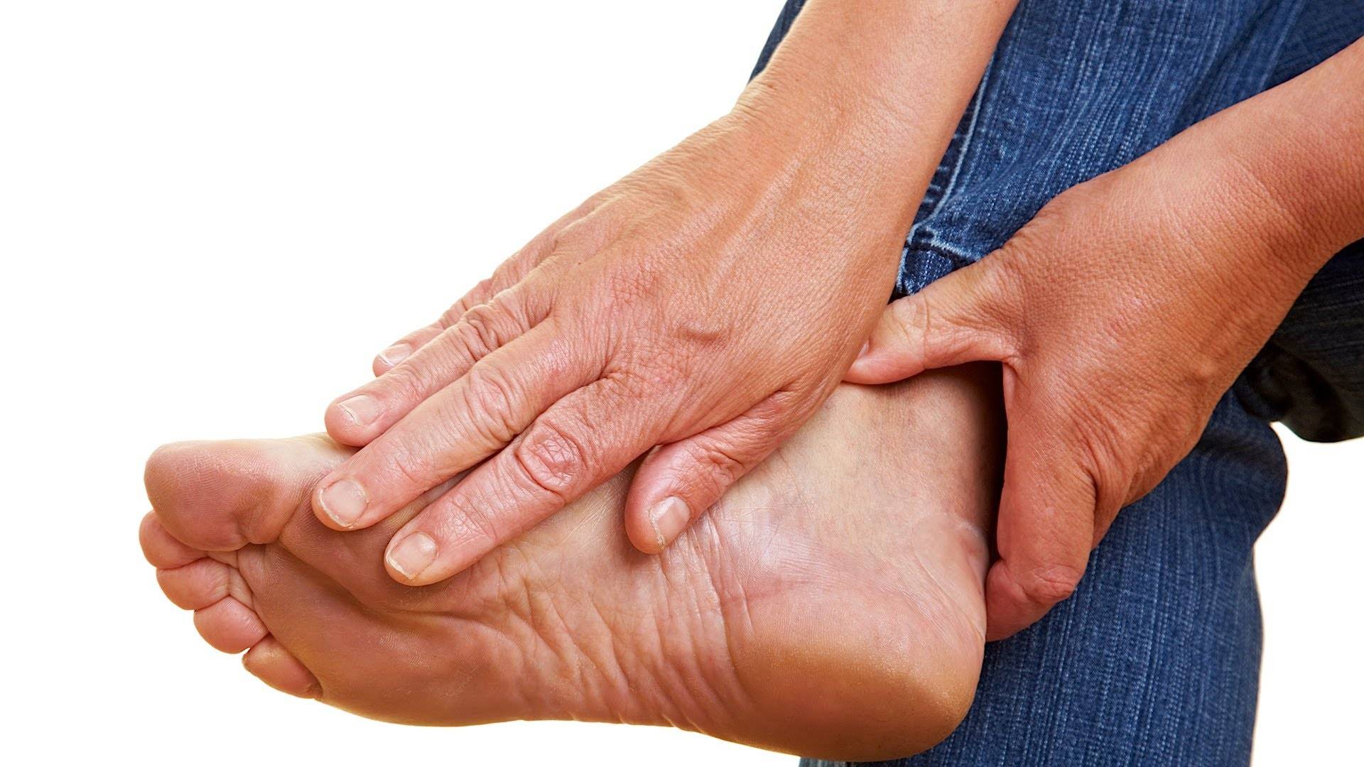 Болит нога спереди выше колена: причины, к какому врачу обращаться, методы лечения