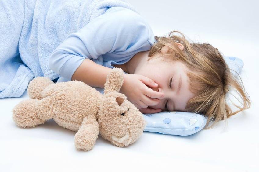 Почему дети разговаривают во сне - причины, помощь, опасность