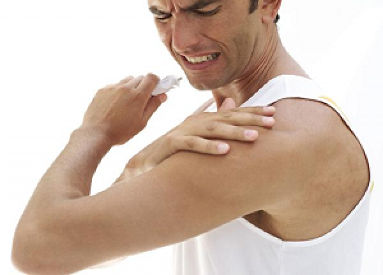 Массаж плечевого сустава при артрозе, боли и вывихе: фото, видео