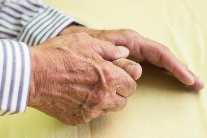 Почему дрожат руки - причины и лечение в домашних условиях