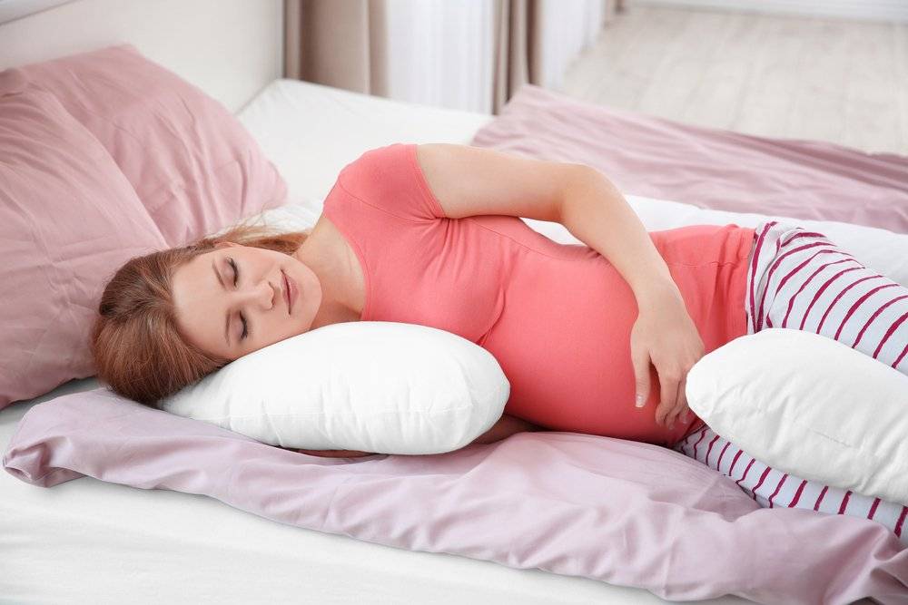 Позы сна во время беременности - можно беременным спать на животе, спине?