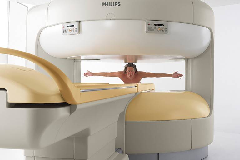 Какой аппарат мрт лучше: открытого или закрытого, томография головного мозга