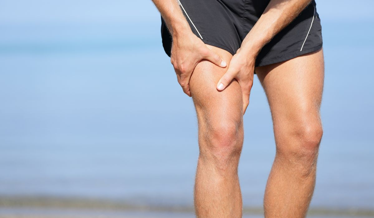 Боль в икроножной мышце на ноге, несколько дней, при ходьбе, беге, после судороги. причины, что делать