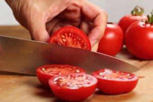 Можно ли есть огурцы и помидоры при гастрите и почему нельзя? польза и вред свежих овощей в салате