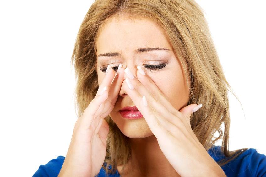 Болит голова и насморк — что делать, чем и как лечить?