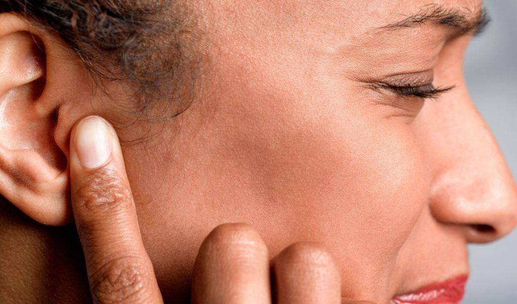 Болит ушная раковина снаружи — причины и лечение 2019