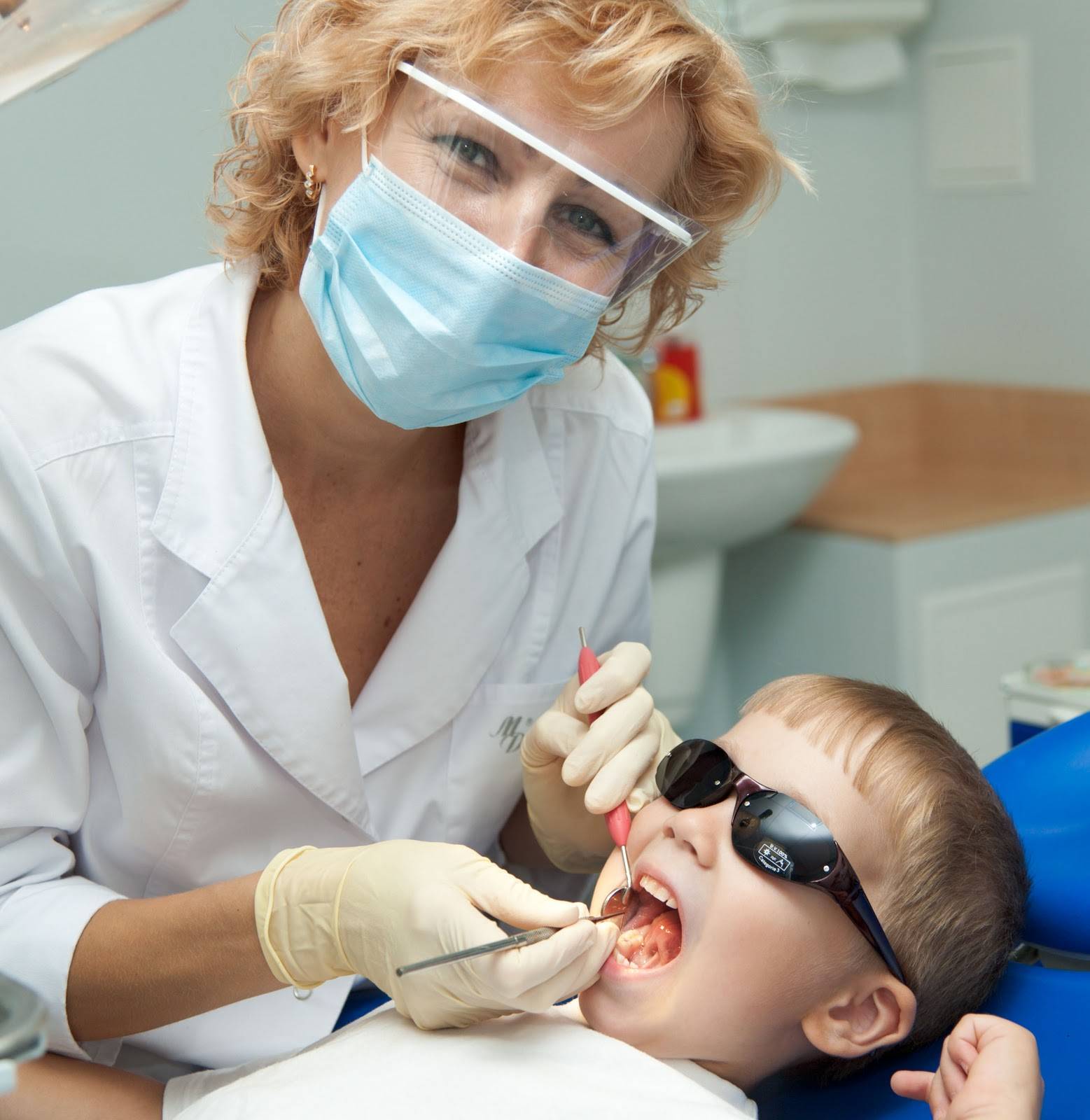 Работа врача стоматолога терапевта. Стоматолог. Дантист. Зубы врач. Доктор зуб.