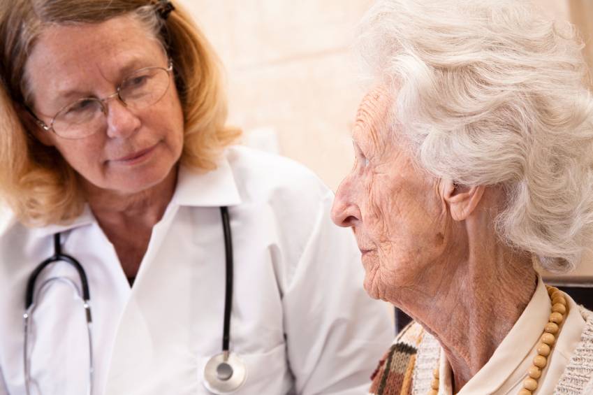 Деменция у пожилых людей - симптомы, лечение, сколько с этим живут