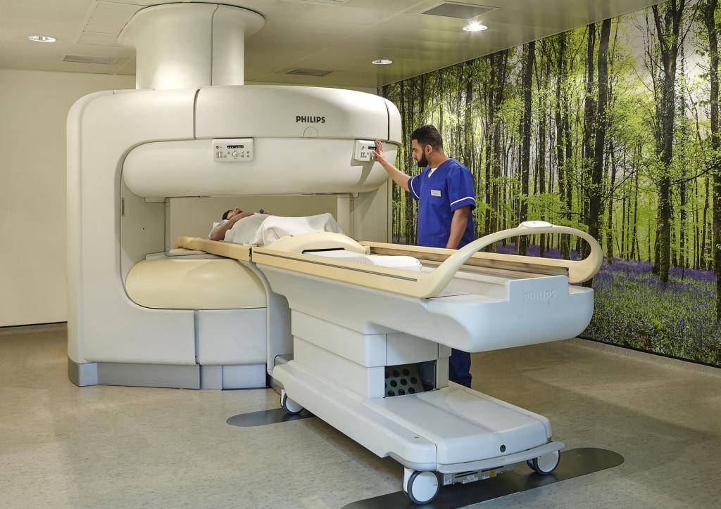 Мрт открытого типа и закрытого - сколько стоит аппарат, какой томограф лучше?