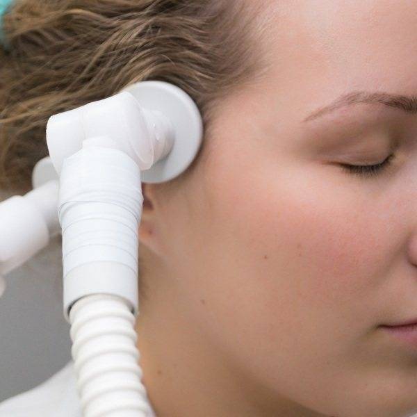 Шум в ухе и заложенность без боли: симптомы, причины возникновения, как убрать, лечение