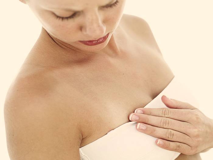 Перед месячными болит грудь в области подмышки