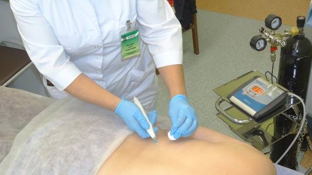 Карбокситерапия газовые уколы для спины и суставов: что это такое, углекислым при остеохондрозе, для лечения позвоночника, шейного (коленного) отдела