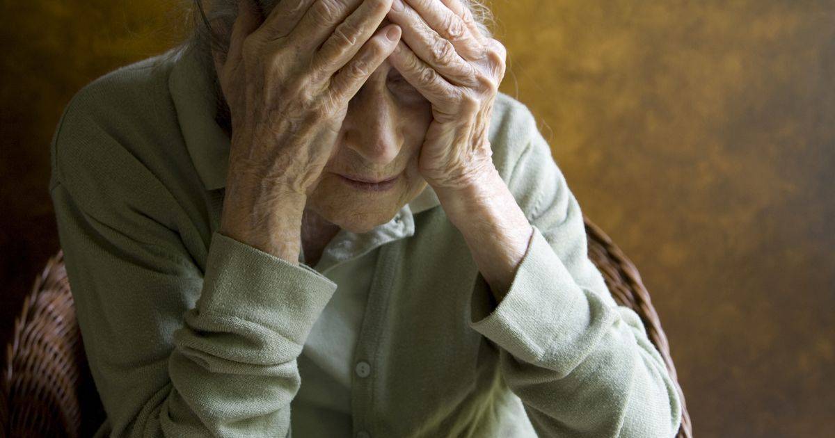 К старости человек чувствует глубокое разочарование. Тревожность у пожилых. Одиночество пожилых. Тревога у пожилых. Дезадаптация пожилых людей.