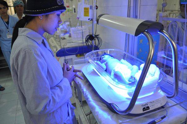 Фототерапия при желтухе у новорожденных: польза и вред