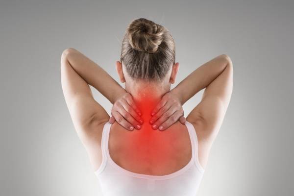 Боль под лопатками сзади со спины – причины, симптомы и лечение