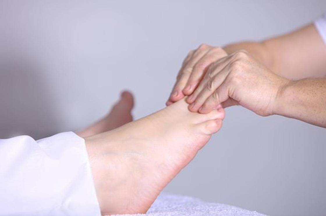 Сводит руки и ноги причины и лечение народными средствами