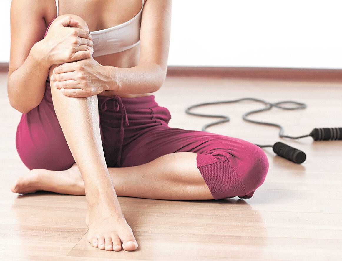 Почему сводит ноги: что делать если свело мышцы икры, ступни или пальцы, как лечить