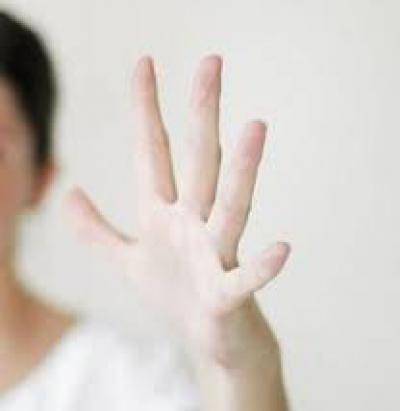 Почему у человека трясутся руки: причины и лечение
