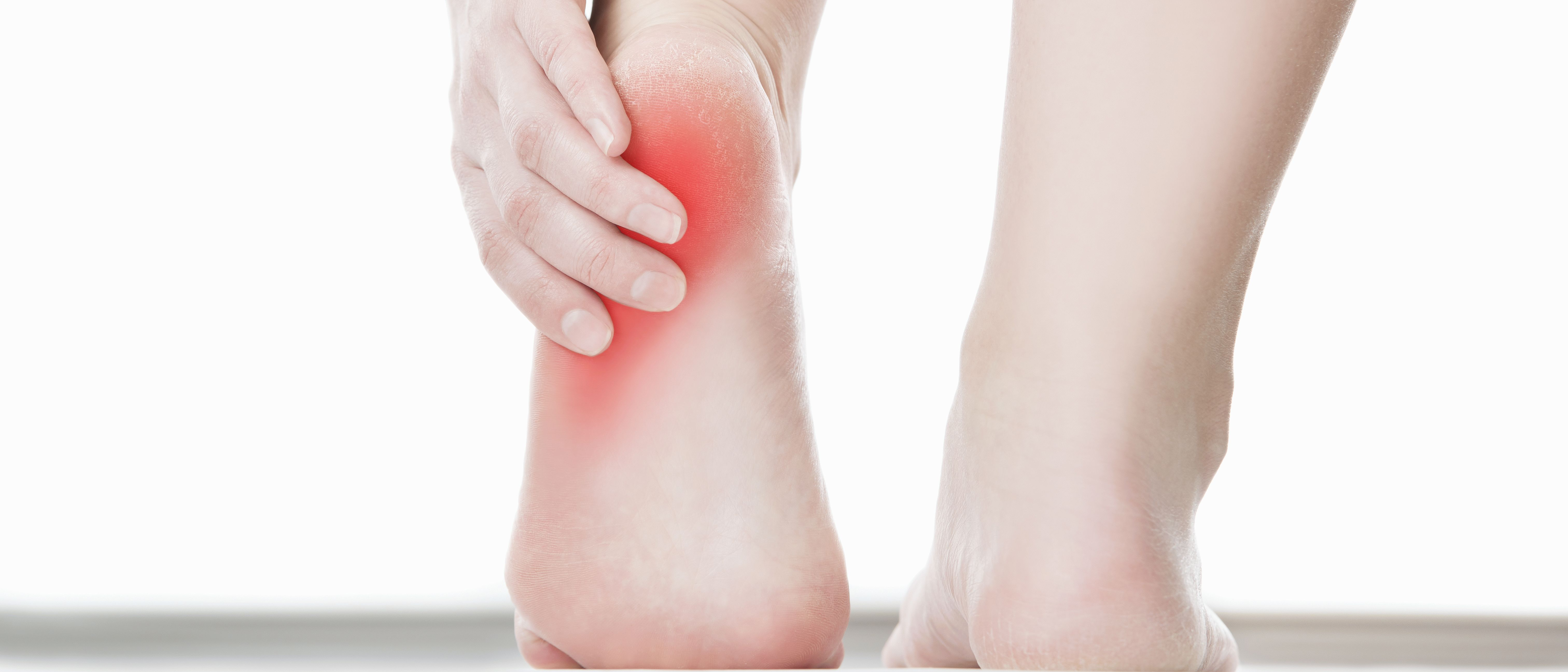 Почему болят пятки ног (больно наступать) и как лечить