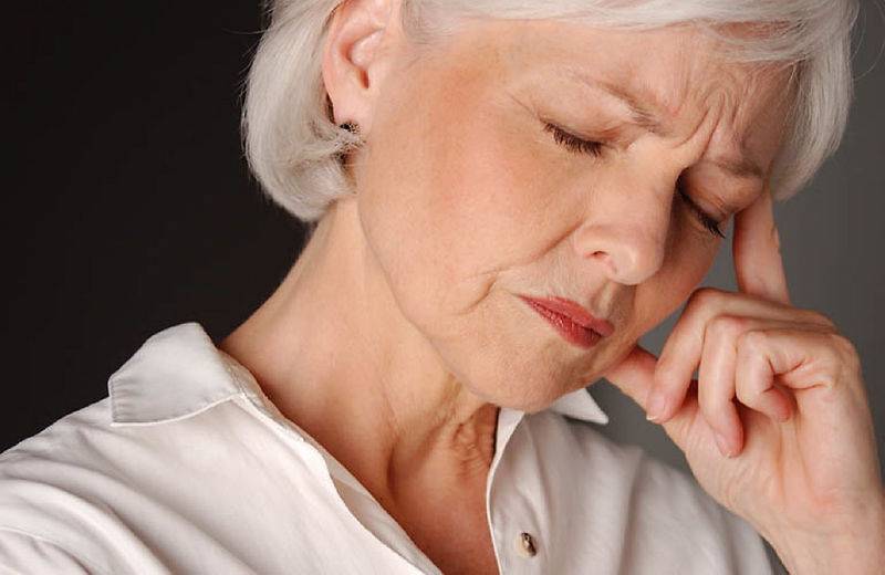 Симптомы и первые признаки инсульта у женщин пожилого возраста: последствия и шансы выжить в 80 лет