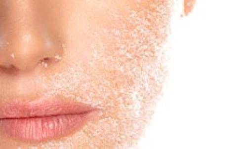 Что делать, если шелушится кожа на лице, как лечить в домашних условиях