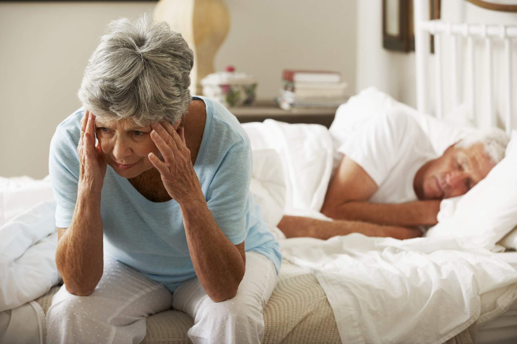 Старческое слабоумие: симптомы и признаки у женщин, лечение деменции, препараты, уход