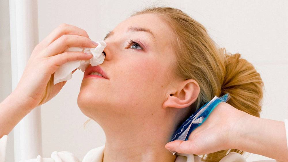 Кровь при насморке из носа: причины почему кровит нос