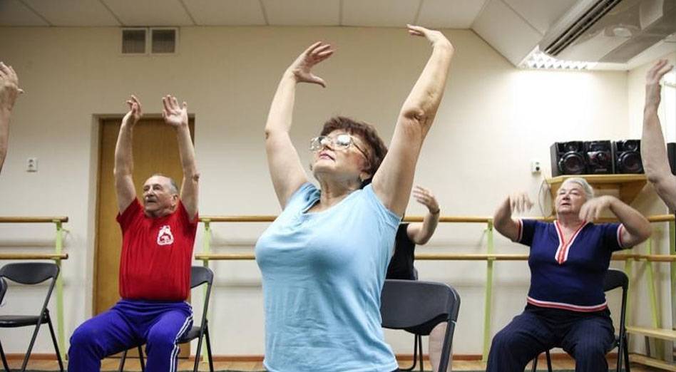 Зарядка для пожилых людей: 27 эффективных упражнений