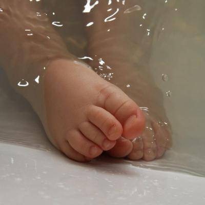 Почему у ребенка холодные и влажные руки и ноги