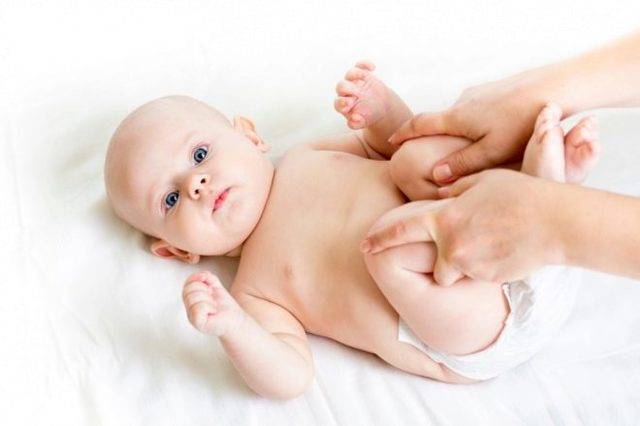 Массаж при мышечной дистонии у младенцев: 3 методики проведения