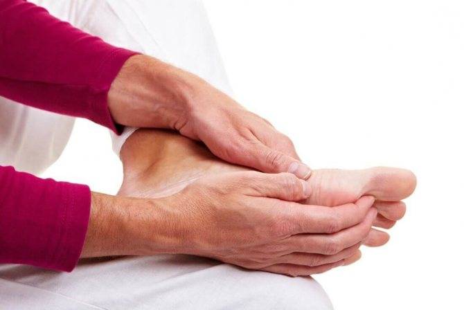 Почему возникают судороги ног и рук у пожилых людей: причины и лечение