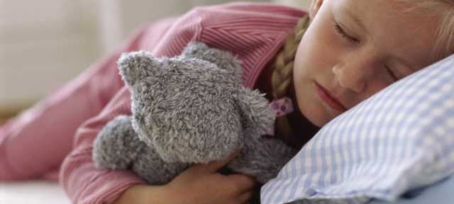 Ребенок разговаривает во сне – что делать? почему разговаривают во сне? беспокойный сон – успокоительные препараты для детей.