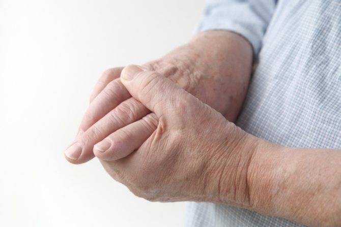 Почему трясутся руки: топ 5 причин и возможных заболеваний
