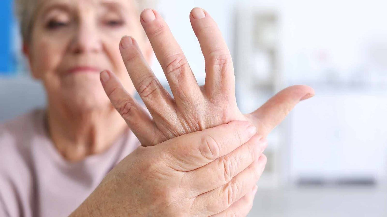 Тремор рук: что это такое, какие основные причины, почему трясутся руки, как вылечить недуг.
