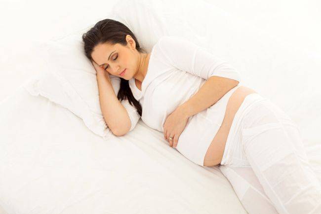 Можно ли беременным спать сидя. боковая поза для сна при беременности: какой вариант лучше
