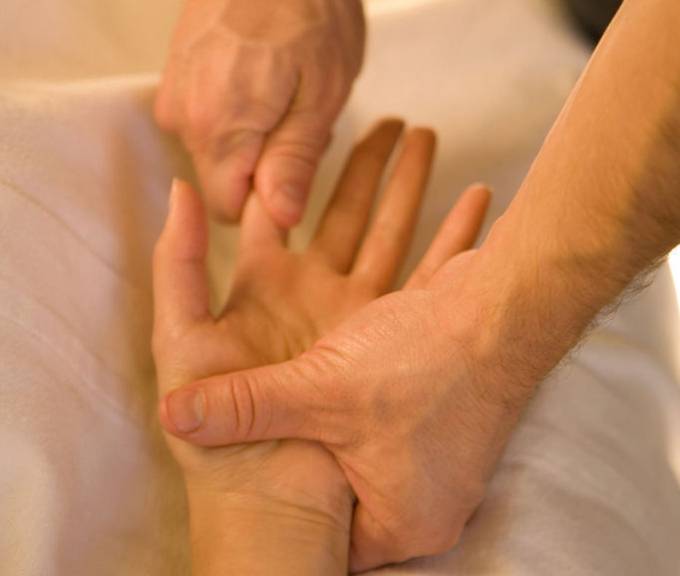 Онемение пальцев после операции. Массаж рук и кистей.