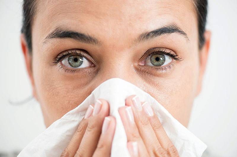 Как остановить течь из носа народными средства при простуде