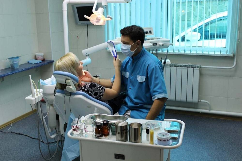 Стоматолог терапевт чем отличается от зубного врача. Зубной врач. Стоматолог терапевт. Стоматология врачи. Стоматолог фото.