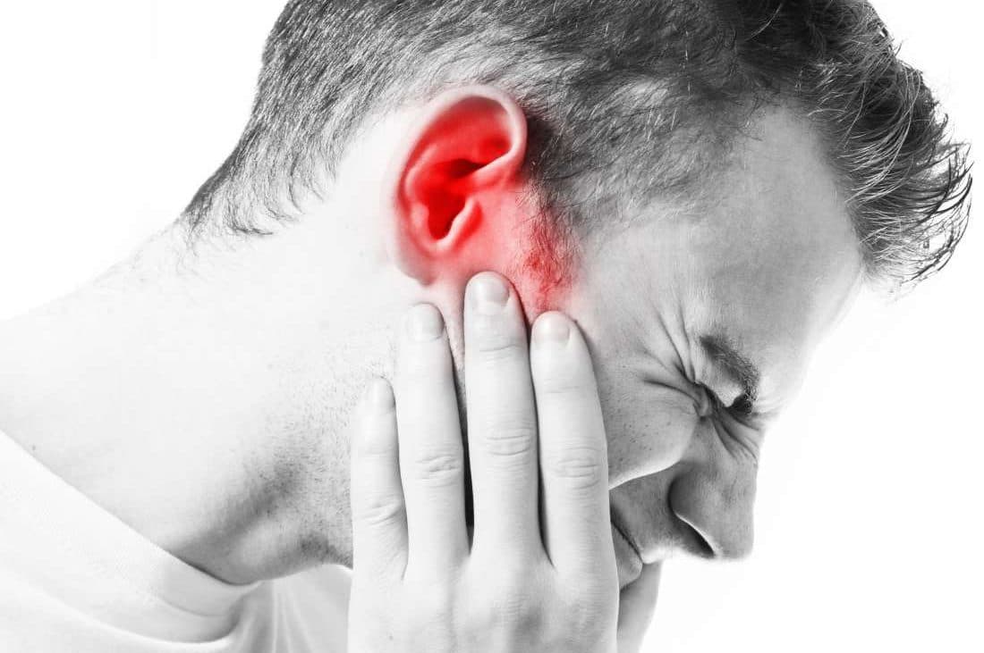 Заложило уши при простуде: лечение, что делать в домашних условиях, почему, и шумит