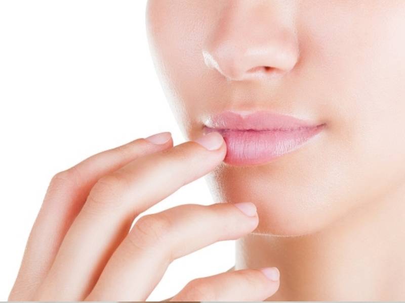 Почему губы трескаются, сохнут и шелушатся - причины и лечение сухой кожи у женщин и мужчин